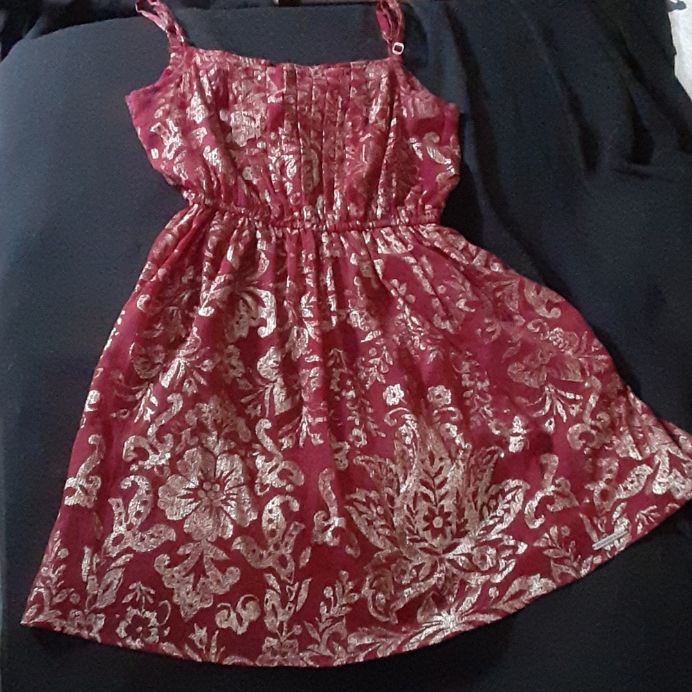 Abercrombie & Fitch Maroon w. Gold Pattern XS